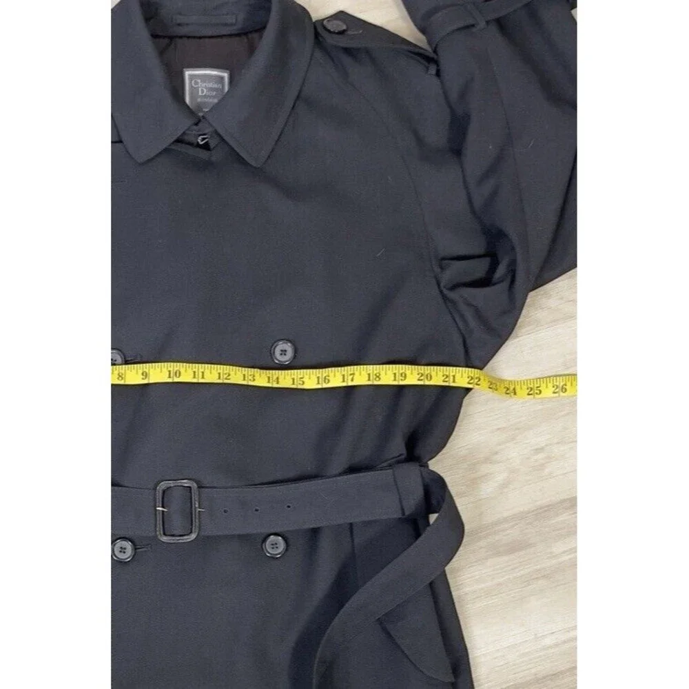 Christian Dior Monsieur Trench Coat. Size: 42R